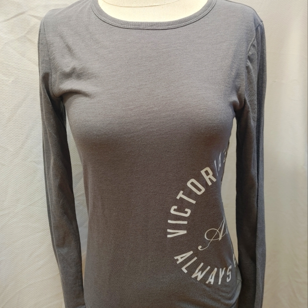 Victoria Secret long sleeve tee size xs never worn